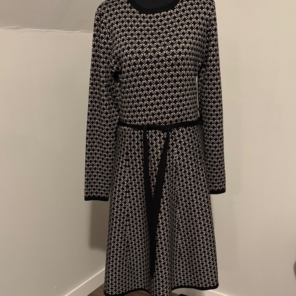 Max Studio Black and White Patterned sweater Dress hearts medium